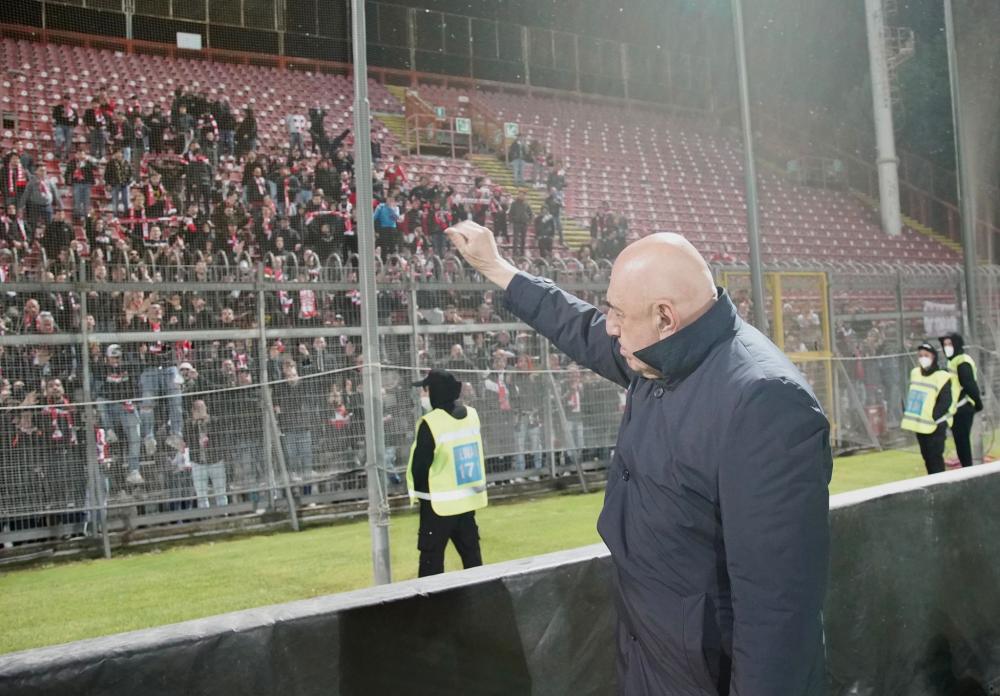 Galliani saluta i tifosi del Monza